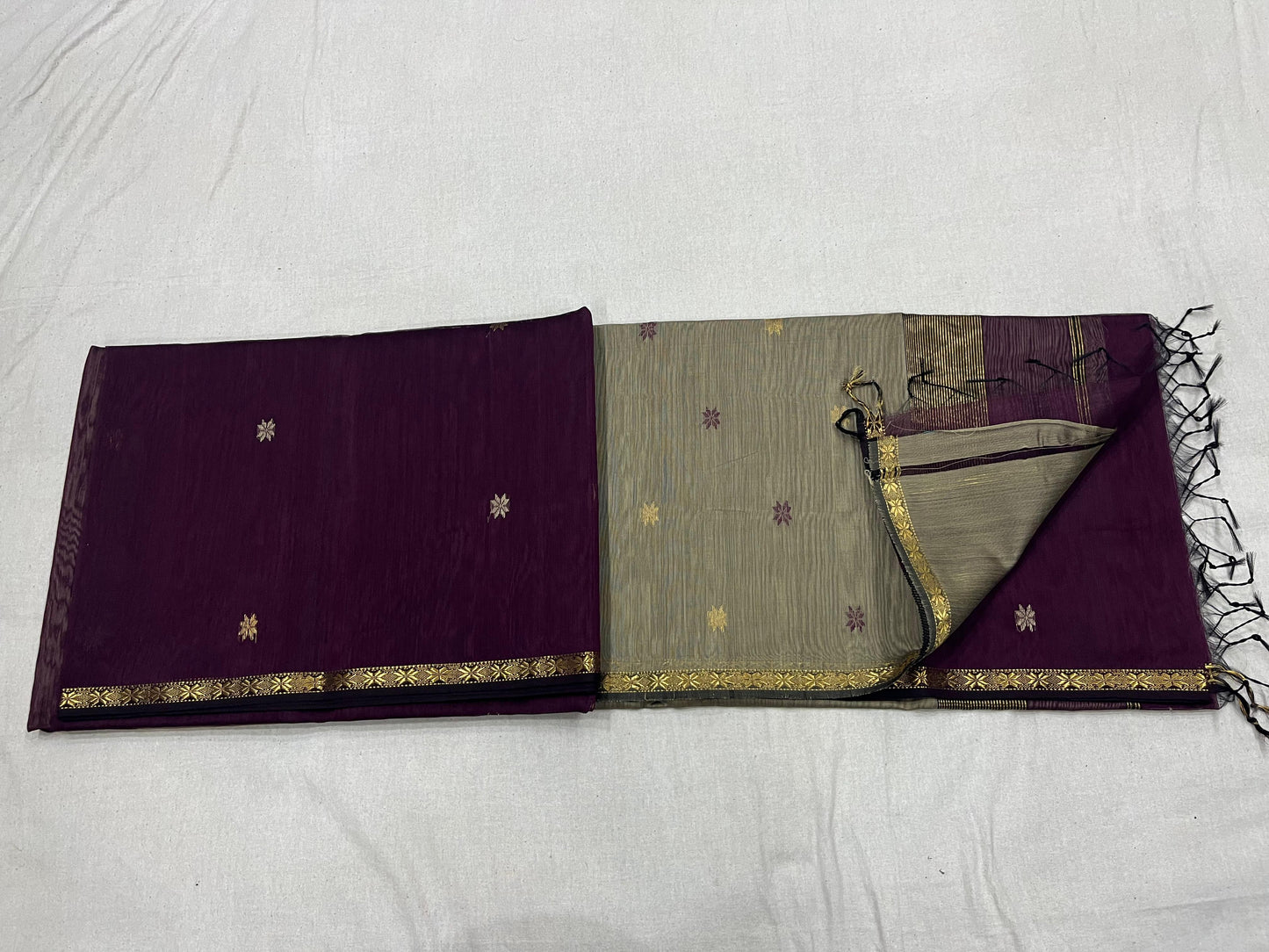 Thin border Maheshwari Saree with all over booti