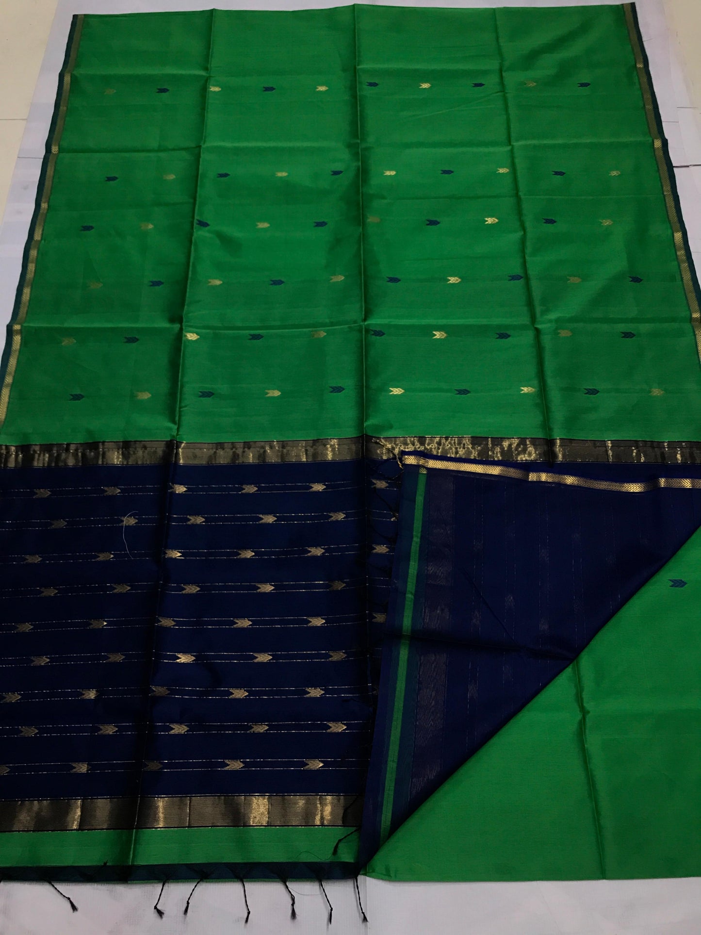 Green Blue Maheswari Saree with thin border  and Booti allover