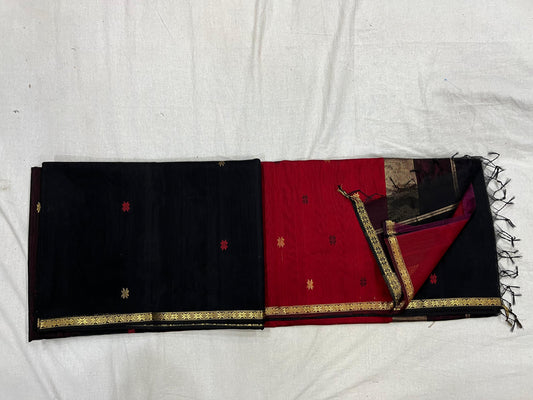 Black and red Maheshwari silk cotton Saree with thin zari border