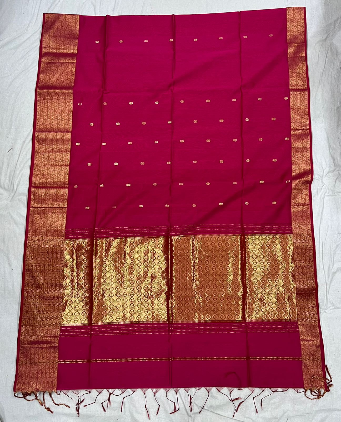 Dark Pink Maheshwari Saree with zari Pallu and grand border
